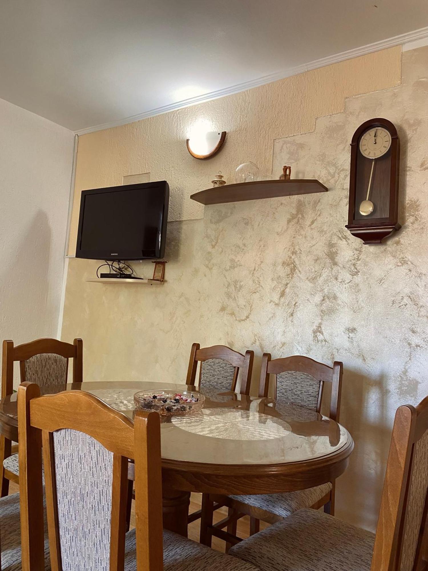 Apartman Konatar Τσέτινιε Εξωτερικό φωτογραφία